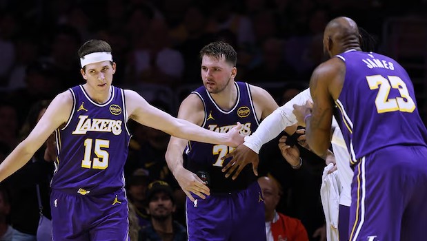 Лос-Анджелес Лейкерс — Нью-Орлеан прогноз на матч 1 декабря 2025