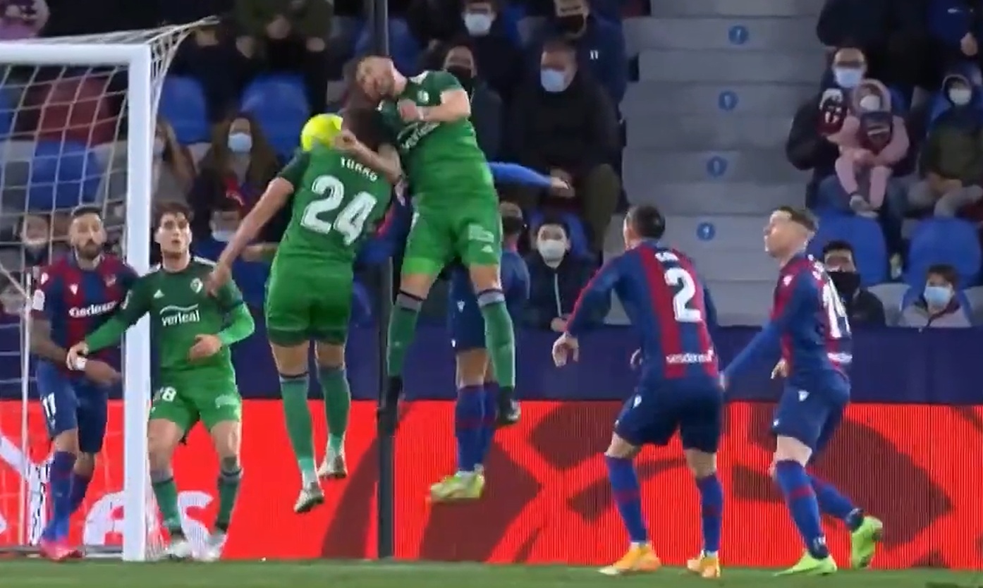 Осасуна — Леванте прогноз на матч 8 декабря 2025