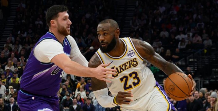 Лос-Анджелес Лейкерс — Финикс прогноз на матч 2 декабря 2025