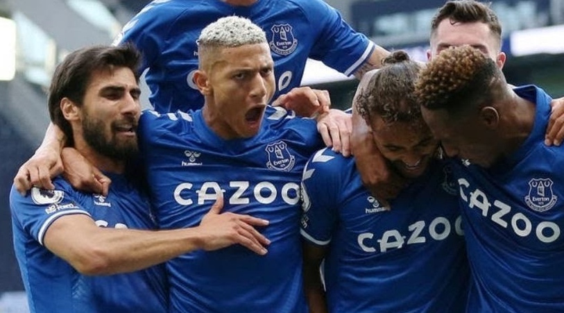 Прогноз на матч «Эвертон» — «Лидс»: «павлины» в ударе, «ириски» — в кризисе