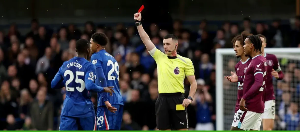 Игроки «Челси» получили 6 красных карточек в этом сезоне Премьер-лиги. Кто является рекордсменом?
