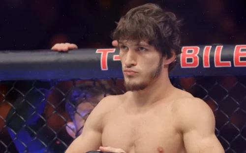Евлоев продлил победную серию в UFC, одолев британца Мерфи на О2 Арене