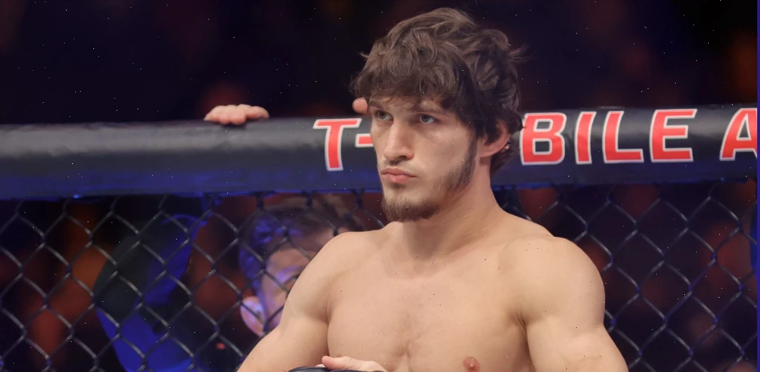 Евлоев продлил победную серию в UFC, одолев британца Мерфи на О2 Арене