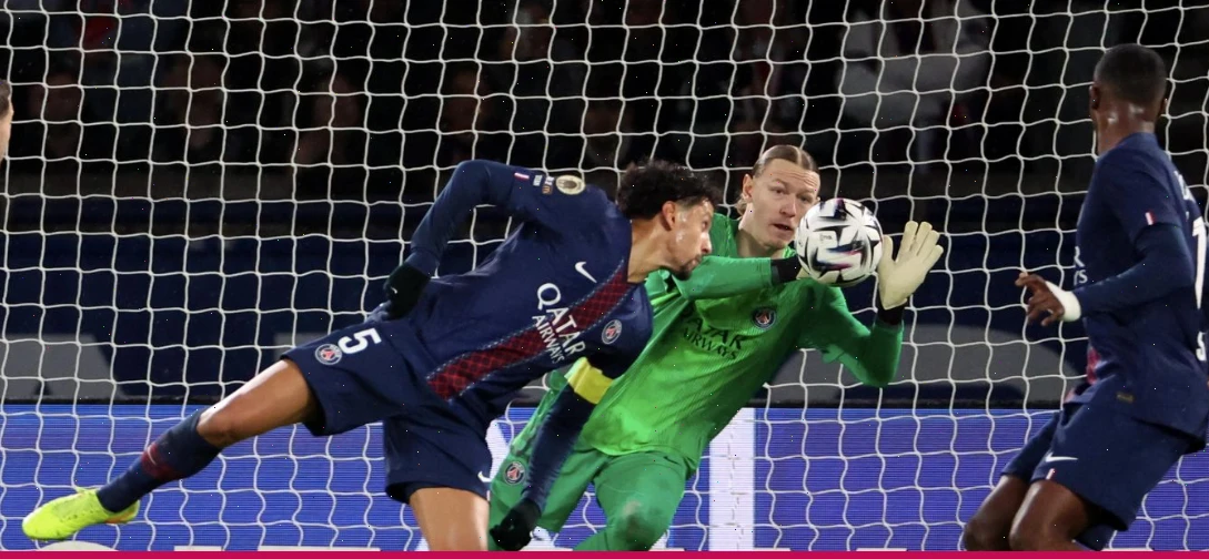 Маркиньос лично поблагодарил Сафонова за суперсэйв: этот момент стал ключом к голу Дембеле